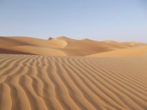 Dunas no deserto nas redondezas de Abu Dhabi, nos Emirados Árabes Unidos