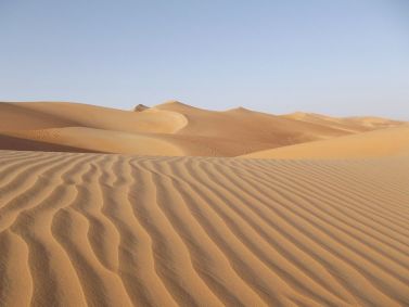 Dunas no deserto nas redondezas de Abu Dhabi, nos Emirados Árabes Unidos