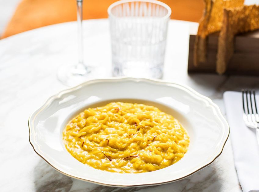 Refeições italianas requintadas e modernas estão no menu do Il Ristorante Niko Romito / Bvlgari Hotels & Resorts