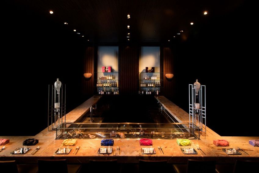 Apenas oito clientes sortudos podem se espremer no Tapas Molecular Bar / Hatta Masaharu