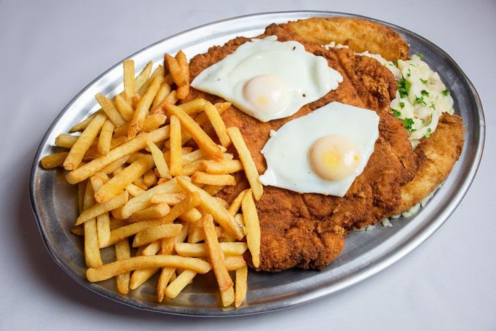 Filé Surprise leva carne bovina empanada recheada com muçarela e presunto / Divulgação