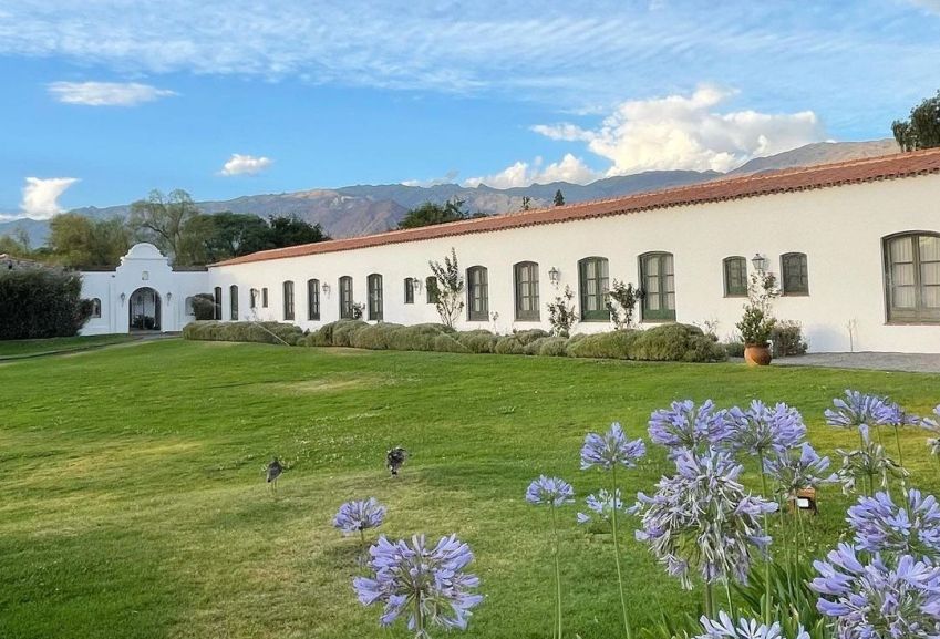 Patios de Cafayate é hotel de 32 acomodações em estilo colonial da Bodega El Esteco / Reprodução/Instagram