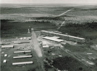 Vista aérea do Brasília Palace Hotel antes mesmo do represamento do Rio Paranoá ao Lago Paranoá