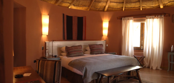 Interior do quarto do Awasi Atacama, no Deserto do Atacama, no Chile