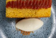 Receita: Bolo de milho com calda de goiabada e farofa doce do chef Catarina
