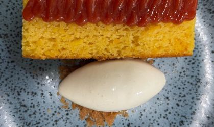 Receita: Bolo de milho com calda de goiabada e farofa doce do chef Catarina