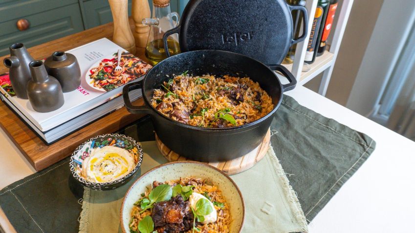 Sugestão do chef é servir o arroz na mesa diretamente na panela • Felipe Caputo